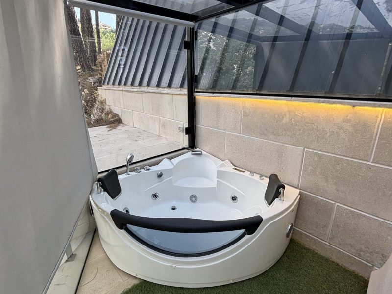 A-shaped Bungalow with Outdoor Jacuzzi- Douma