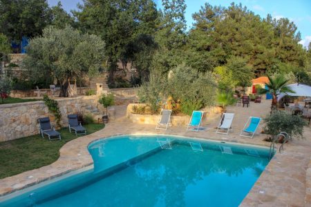Two Guesthouses with Private Pool – Baaqline, Chouf