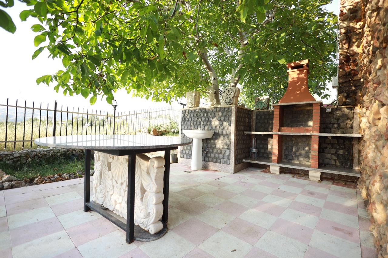 Chalet with Pool – Kfarselwan, Baabda